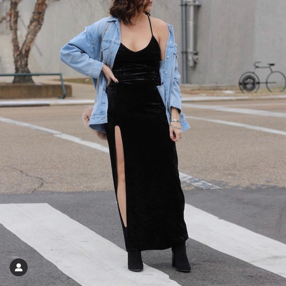 NEVER WORN: Black velvet spaghetti strap dress